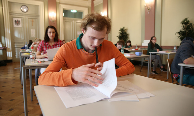  Von 9. bis 19. Mai wird heuer die Zentralmatura stattfinden. Erstmals auch an allen berufsbildenden höheren Schulen (BHS).