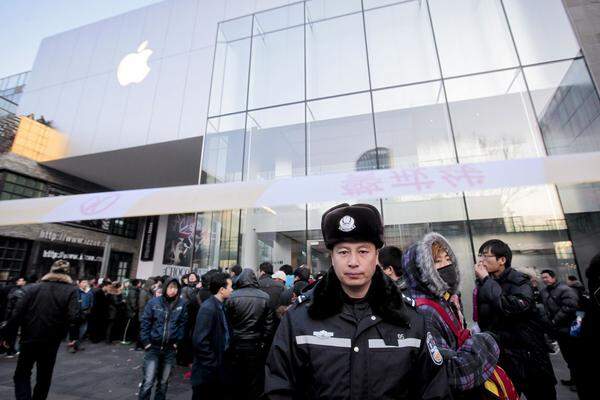 Die Polizei schritt ein und sperrte das Gebiet rund um den Apple-Store ab.