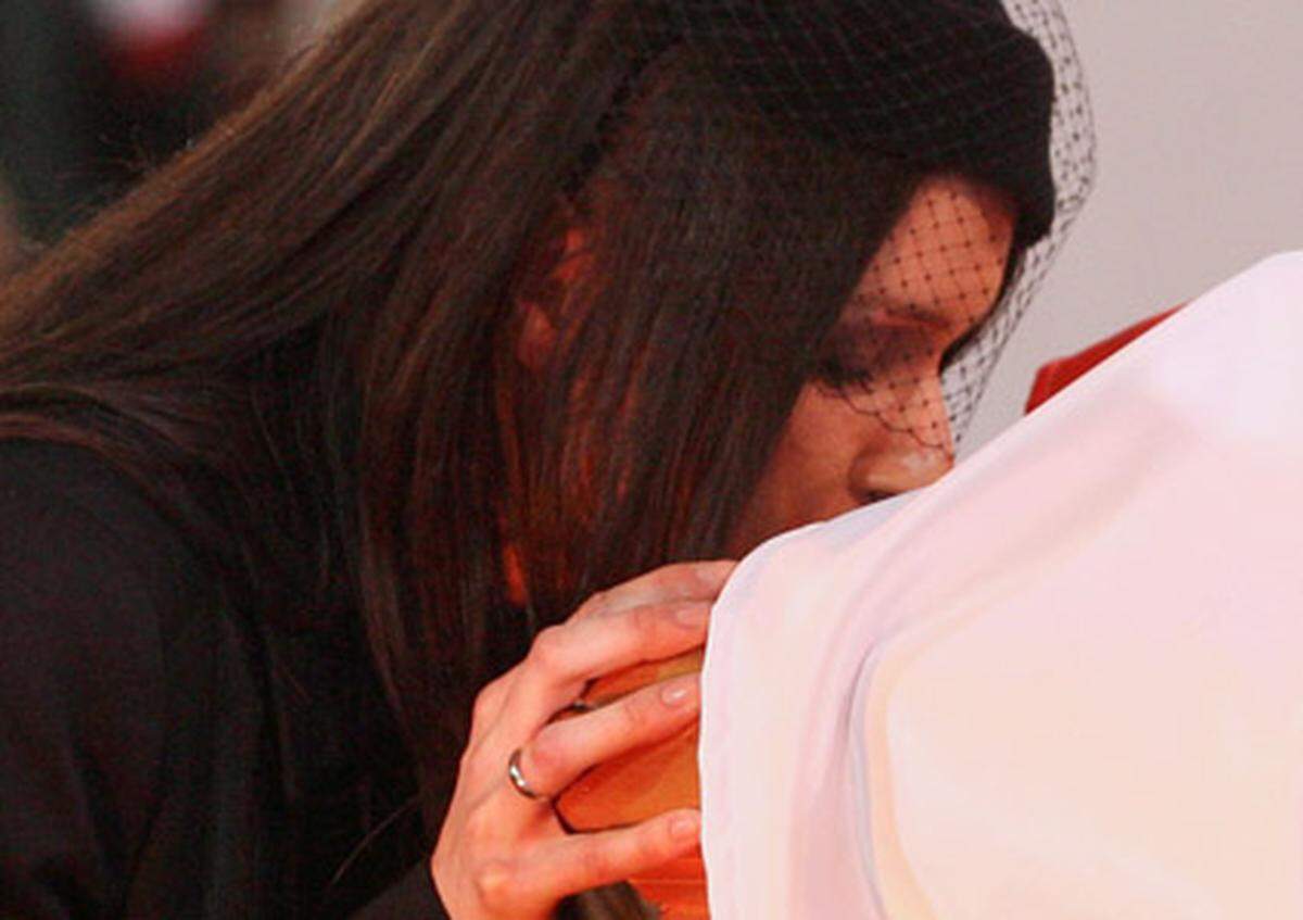 Marta Kaczynski verabschiedete sich mit einem Kuss von ihrer Mutter.
