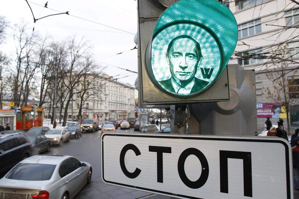 Wie zu erwarten, gewann Putin die Wahl haushoch. Es schlug ihm diesmal aber mehr Gegenwind entgegen. Zehntausende Russen protestierten in den Wochen vor der Wahl gegen das System Putin.