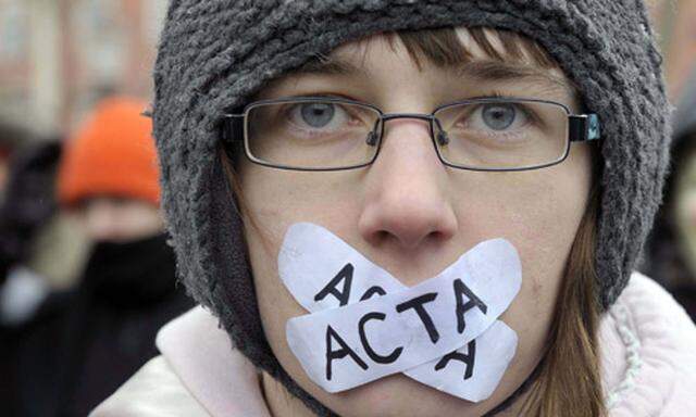 Polen stimmt Acta vorerst