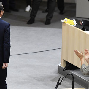  Christian Kern nach seiner Abschiedsrede im Parlament.