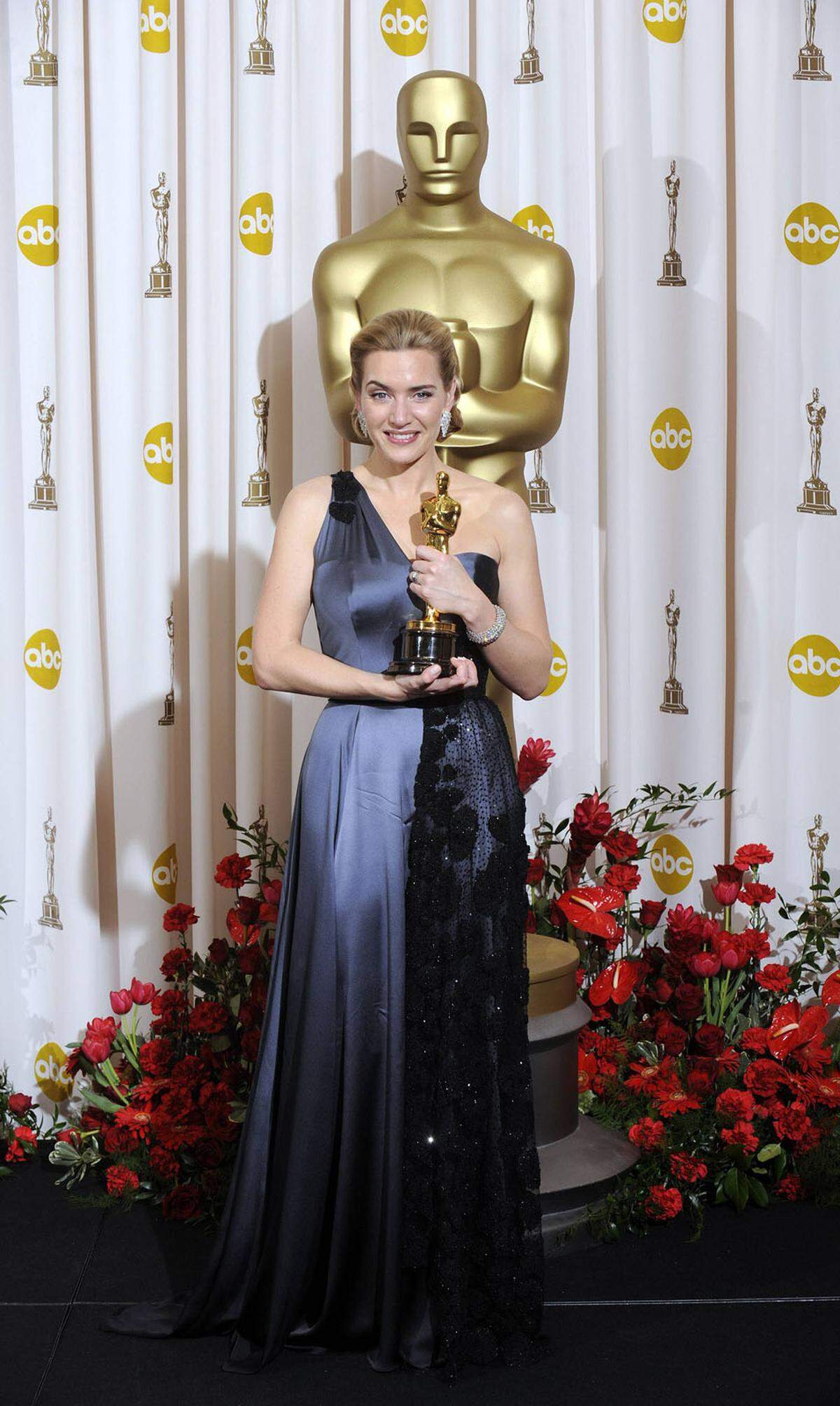 Auch das Kleid war ein Gewinner: Kate Winslet in Yves Saint Laurent, ausgezeichnet für "Der Vorleser".