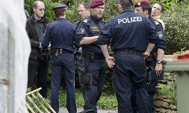 Die Polizei am Ort des Geschens im 23. Wiener Gemeindebezirk.
