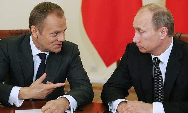 Der heutige Ratspräsident Tusk (damals noch polnischer Premier) und Russlands Präsident Putin auf einem Archivbild