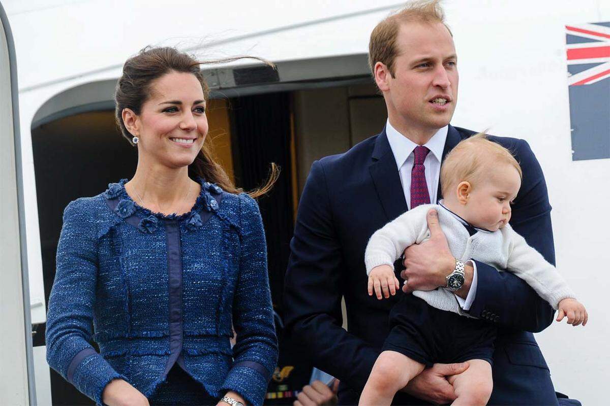 Im Fokus stand das ganze Jahr über die junge Familie von Prinz William. Hier sind er, Ehefrau Kate und Prinz George bei einem Flug nach Australien zu sehen.