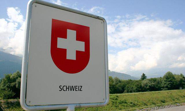 Offene Stellen sollen in der Schweiz vorrangig an Inländer vergeben werden. Arbeitgeber werden aber nicht dazu gezwungen.