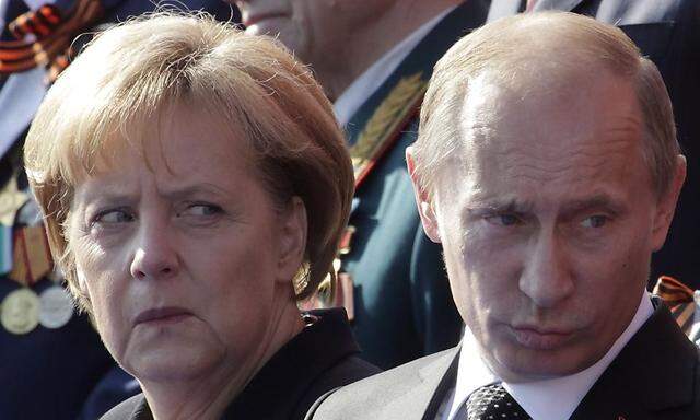 Merkel und Putin auf einem Archivbild 2010