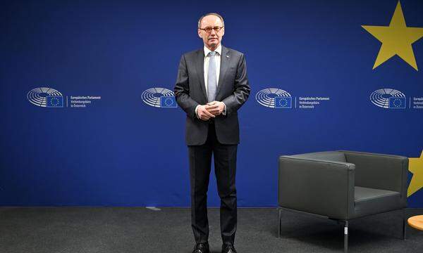 Wegen des Angriffskriegs Russlands auf die Ukraine müsse die EU auch in der Sicherheits- und Verteidigungspolitik selbstständiger werden, sagt Othmar Karas.