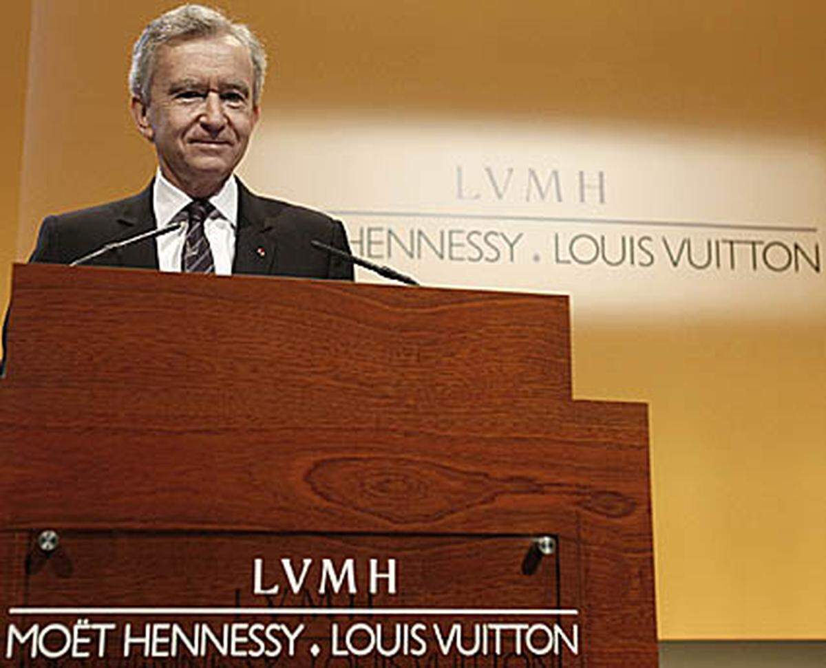 Bernard Arnault hat geerbt und sein Vermögen auf 27,5 Milliarden Dollar ausgebaut. Der Franzose verdient an Luxusartikeln. So hält er Anteile an Louis Vuitton und Moet &amp; Chandon. Er ist der reichste Europäer