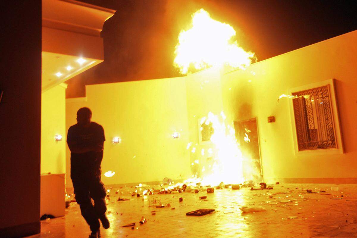 Ausgegangen waren die Demonstrationen gegen das Video vom libyschen Bengasi. Dort wurde am 11. September das US-Konsulat angegriffen. Der Botschafter und drei seiner Mitarbeiter sowie Sicherheitsbeamte wurden getötet.