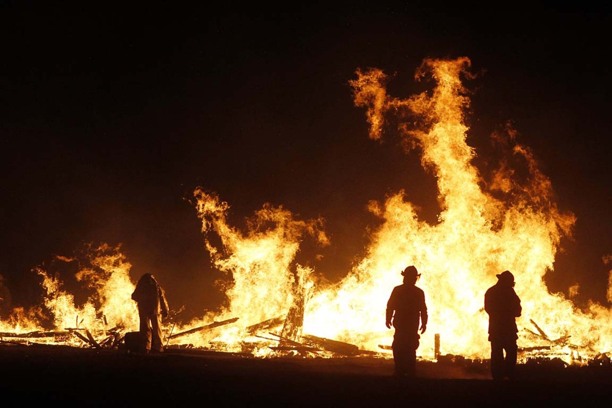 1990 war der Stadt San Francisco das Treiben und vor allem das Abfackeln der Holzstatue nicht mehr geheuer: Seither steigt die Party auf der "Playa" (spanisch für Strand) in der Black Rock Desert in Nevada.