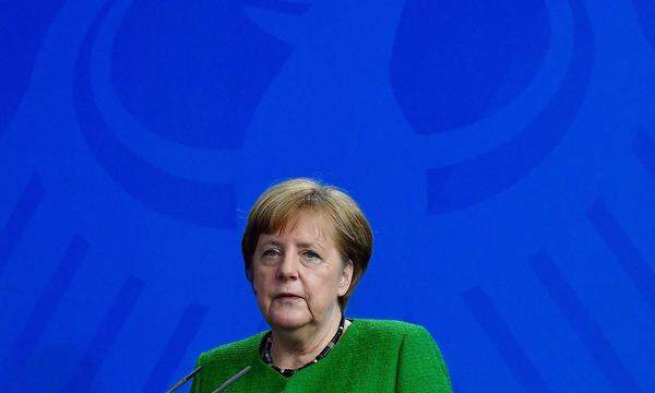 "Der Militäreinsatz war erforderlich und angemessen, um die Wirksamkeit der internationalen Ächtung des Chemiewaffeneinsatzes zu wahren und das syrische Regime vor weiteren Verstößen zu warnen." Die deutsche Bundeskanzlerin Angela Merkel