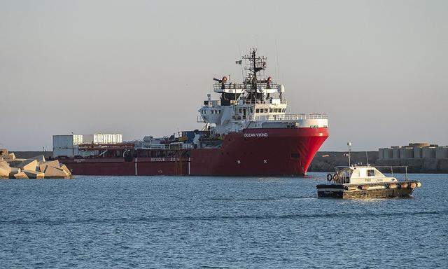 Archivbild der "Ocean Viking", die derzeit wieder im Mittelmeer unterwegs ist, um in Seenot geratene Flüchtlinge zu retten.