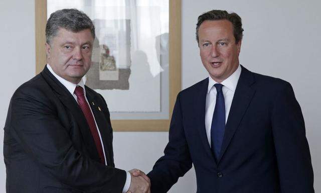 Ukrainian President Poroshenko meets with Britain´s PM Cameron ahead of an European Union summit in Brussels