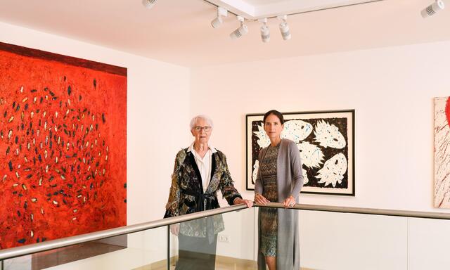 Christa Zetter (l.) und Katharina Zetter-Karner zeigen derzeit eine Jubiläumsschau. 