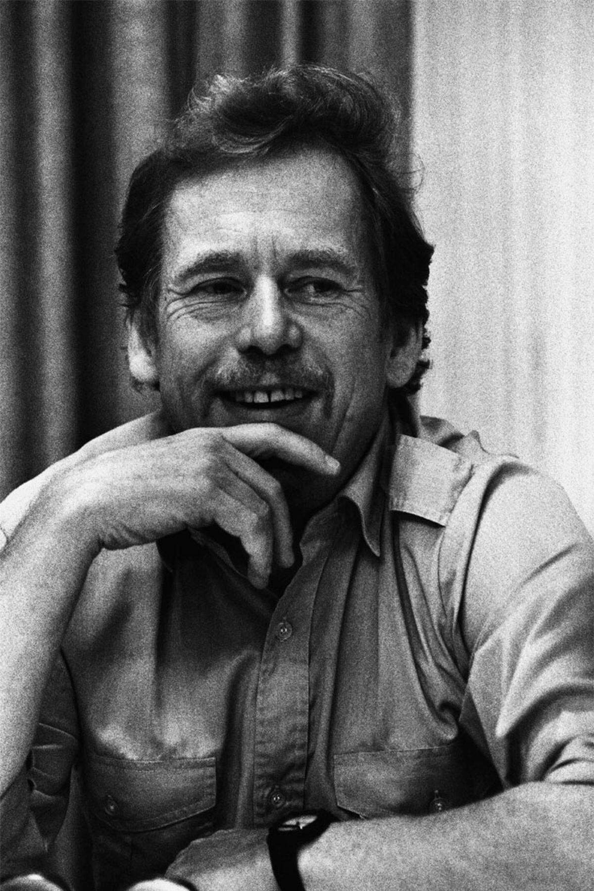 Nur zwei Monate nach seinem 75. Geburtstag ist der frühere Dissident und ehemalige tschechische Staatspräsident Vaclav Havel am 18. Dezember im Schlaf gestorben. Seit mehreren Monaten war seine angeschlagene Gesundheit sichtbar.