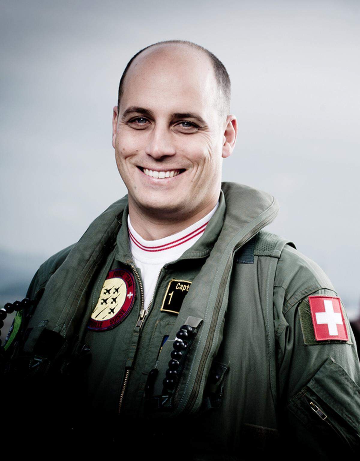 Der Kampfjetpilot Marc Zimmerli schlägt eine thematische Brücke von der Militärfliegerei zur Businesswelt. Thema seines Vortrags um 14:30 ist "Teamwork bei Tempo 1000". Es geht dabei um Leadership, Vertrauen, Zuverlässigkeit und Präzision.