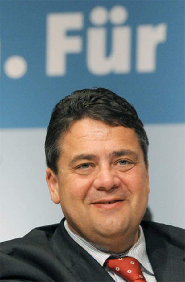 Der frühere Innenminister tritt damit die Nachfolge von Franz Müntefering an, der nach dem SPD-Debakel bei der Bundestagswahl beim Parteitag Mitte November in Dresden nicht mehr antreten wird.