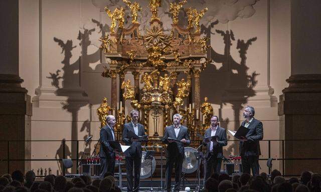 Sicher aufeinander eingestellt: die Sänger des Ensemble Cinquecento. 