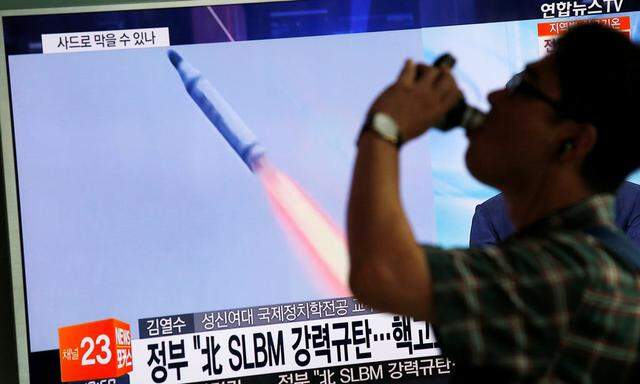 Auch das südkoreanische TV berichtete über den Raketenabschuss.