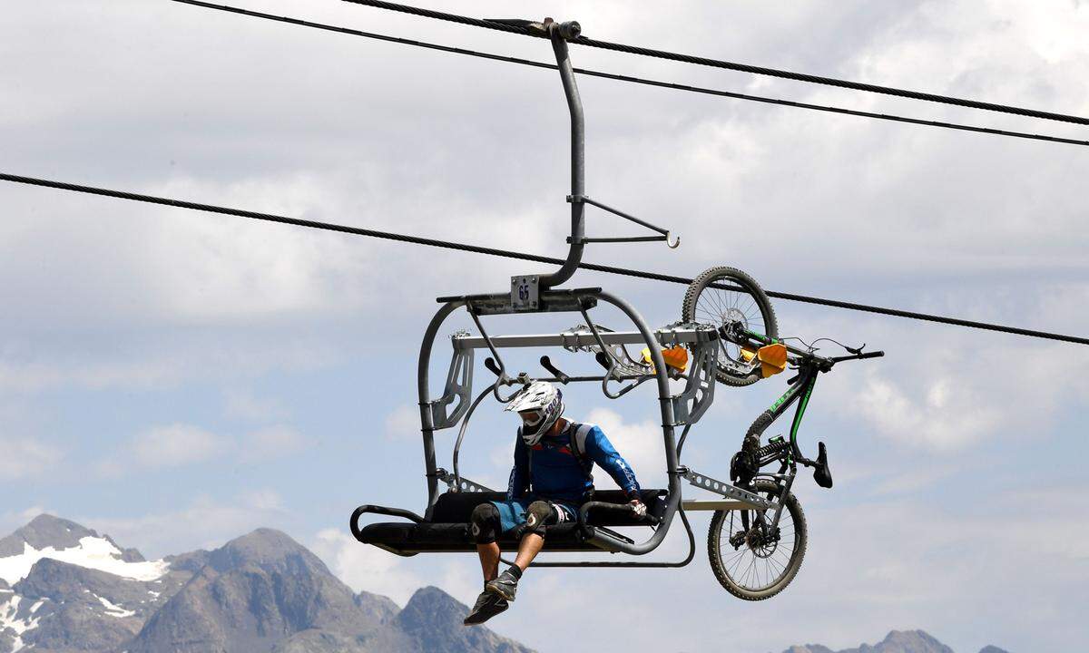 Vor der BMX-Abfahrt in Les Deux Alpes muss das Rad natürlich erst einmal auf den Berg kommen.