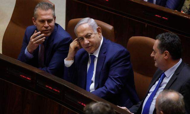 Das Parlament löst sich auf, weil Premier Netanjahu blockiert ist.