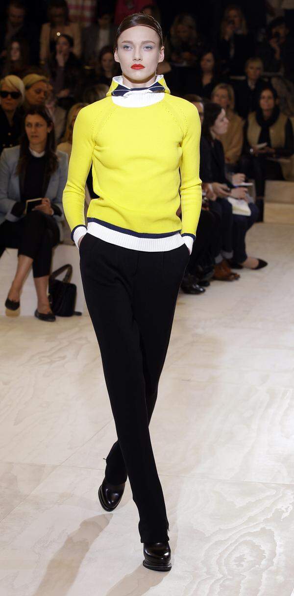 Raf Simons zeigt Clean Chic Mode par excellence.