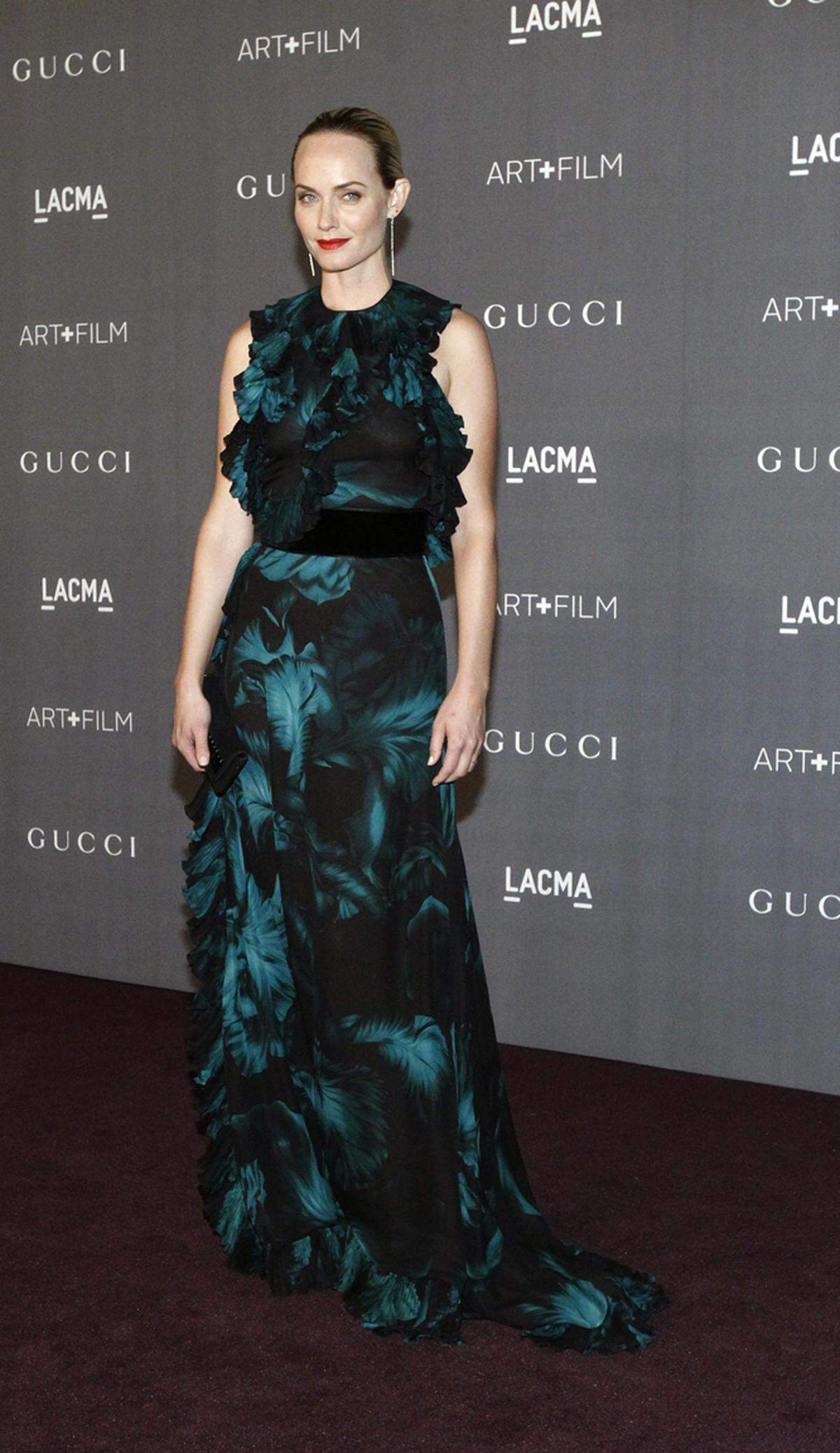 Von Gucci ließ sich auch  Amber Valletta einkleiden.