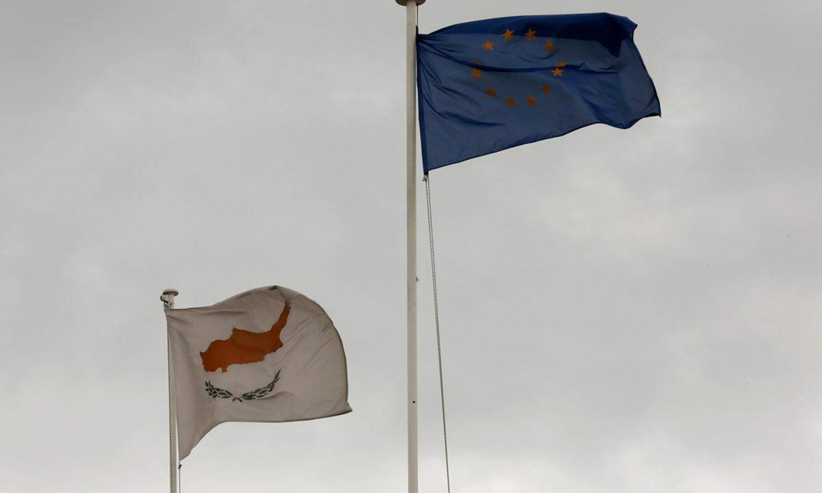 Zypern setzt ueberraschend RettungspaketAbstimmung