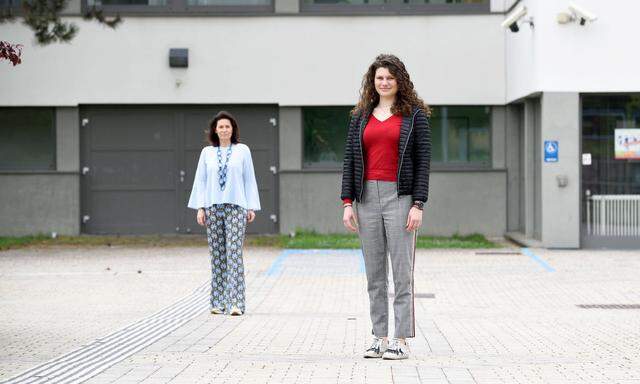 Jacqueline Buntak ist vor der Matura ihrer Tochter Marlies (vorn) entspannt: „Wenn sie es bis dahin geschafft hat, wird es hinhauen.“