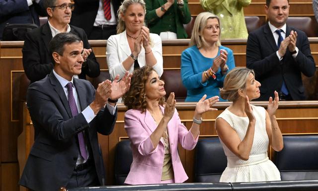 Applaus nach der finalen Abstimmung: Das Amnestiegesetz war ein Zugeständnis des sozialistischen Ministerpräsidenten Pedro Sánchez an die Unabhängigkeitsbefürworter.