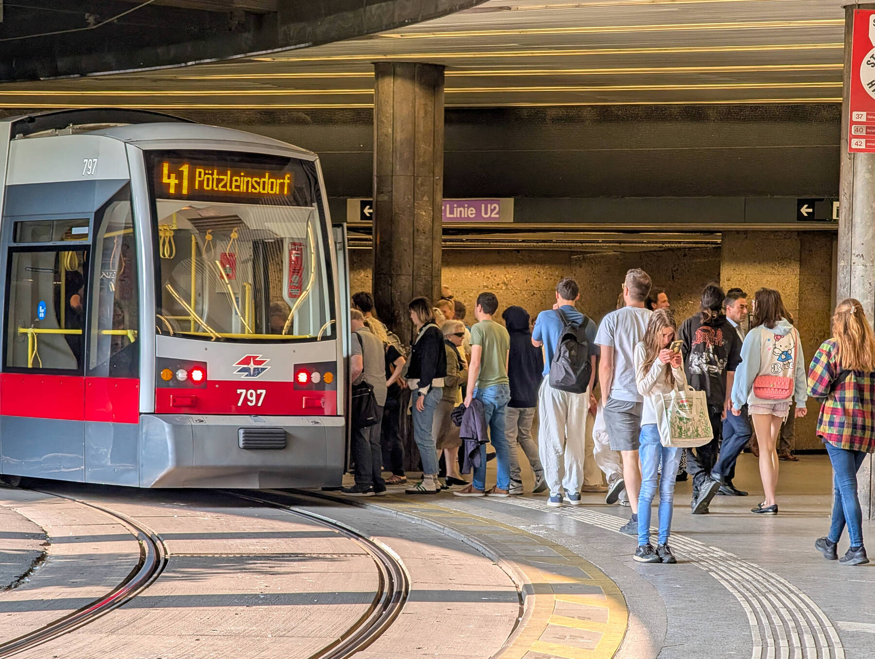 Warum junge Menschen niemandem mehr einen Sitz anbieten   [premium]