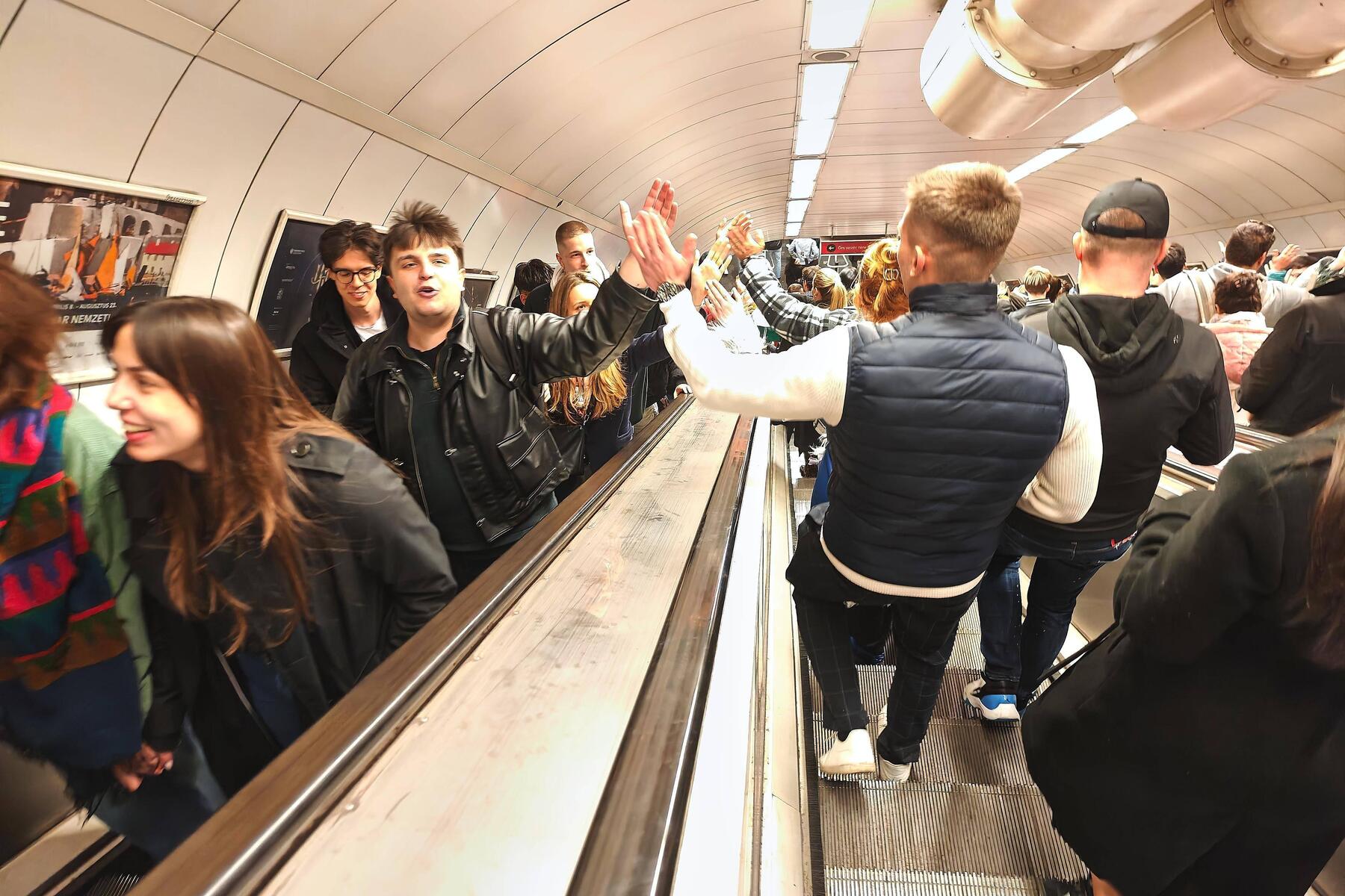 Orbáns Gegner in Ungarn feiern: „Russen, geht heim!“ [premium]