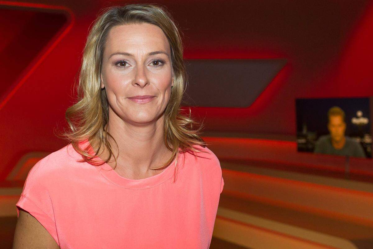 Fernsehmoderatorin Anja Reschke (42) machte sich in den "Tagesthemen" gegen fremdenfeindlichen Hass stark und bekam Lob, aber auch Beschimpfungen ab. "Da bin ich natürlich jetzt eine wunderbare Projektionsfläche für alle, die wütend sind, nicht klarkommen mit der Situation. Endlich haben sie eine Person, die sie angreifen können", sagte die Chefin des ARD-Politikmagazins "Panorama".