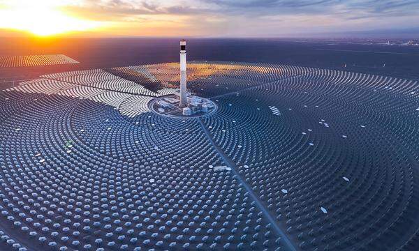 China will den Weltmarkt für Solarindustrie erobern und scheut dafür weder im Ausland noch daheim Ausgaben für Megaprojekte (hier ein 50-Megawatt-Solarwärme-Kraftwerk in Xinjiang).