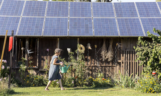 Die neuen Förderregeln für die erwünschte Ausbau-Offensive bei Solar- und Windkraft kommen später als geplant.  
