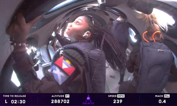 Schwerelos für wenige Augenblicke, dann geht es für die Weltraumtouristen zurück zur Erde.