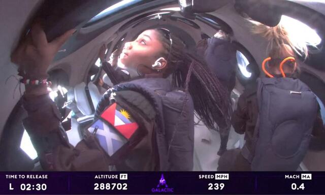 Schwerelos für wenige Augenblicke, dann geht es für die Weltraumtouristen zurück zur Erde.