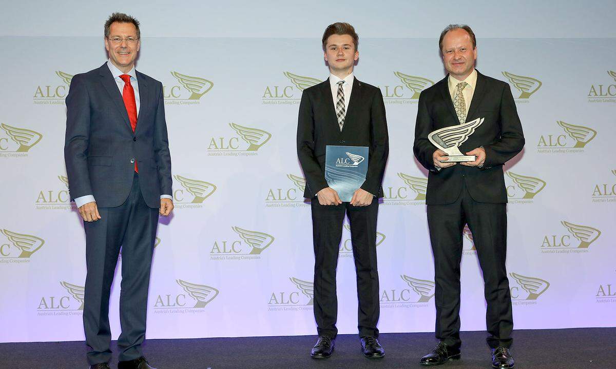 Auszeichnung Top Kleinbetriebe 3. Platz für die LME GmbH aus Oberösterreich (v.l): Hans Pleininger, ALC-Leiter "Die Presse" mit den LME-Siegern - Christoph Leitner und Geschäftsführer Michael Leitner.