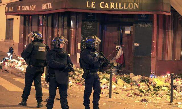 Police react to a suspicious vehicle near La Carillon restaurant following a series of deadly attacks in Paris