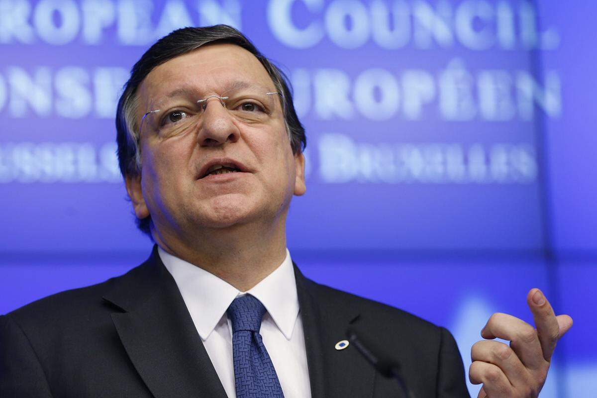 EU-Kommissionspräsident José Manuel Barroso hat sich "bewegt" vom Amtsverzicht von Papst Benedikt XVI. gezeigt. Er zolle dem Wirken des Papstes und dessen Verteidigung ökumenischer Werte, des Friedens und der Menschenrechte Respekt, hieß es am Montagabend in Brüssel in einer Erklärung.