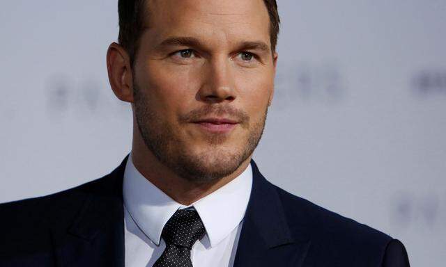 Cast member Chris Pratt poses at the premiere of ´Passengers´ in Los Angeles
