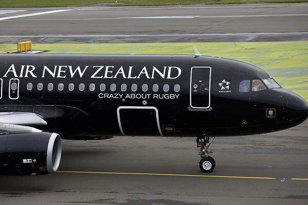 Land: Neuseeland Die Fluggesellschaft, die es seit 1940 gibt, war zuletzt 2008 in den Schlagzeilen: Bei der versuchten Entführung einer Maschine wurden beide Piloten und mehrere Passagiere verletzt. Das schwerste Flugzeugunglück in der Geschichte Neuseelands passierte vor mehr als 30 Jahre: Der Air-New-Zealand-Flug 901 prallte 1979 gegen den Mount Erebus. Durch den Aufschlag der Maschine kamen alle 257 Passagiere ums Leben.