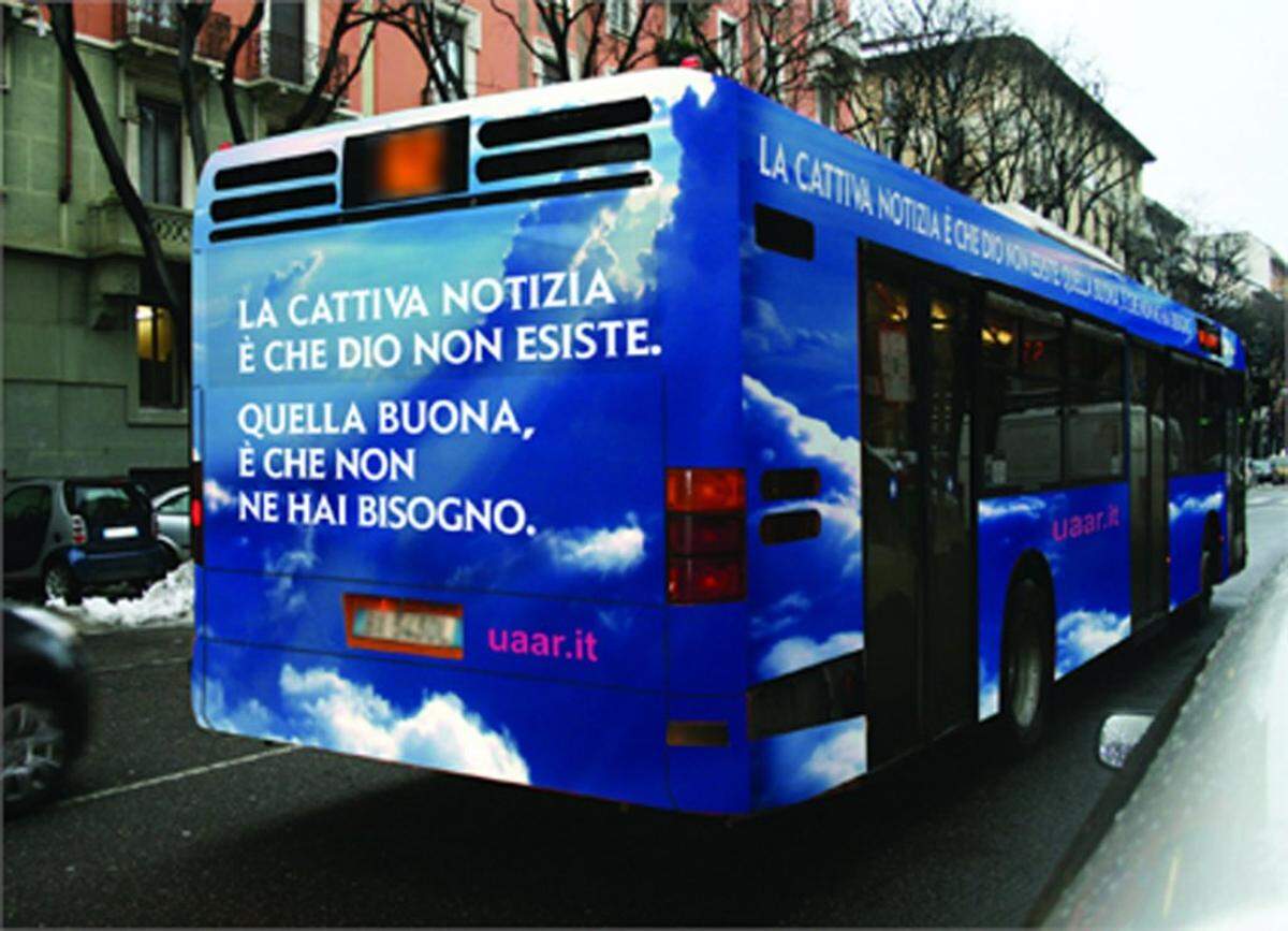 In Genua, Italien wurde eine andere Aussage und ein anderer Look gewählt: "Die schlechte Nachricht ist, dass es Gott nicht gibt. Die Gute ist, dass wir ihn auch nicht brauchen." stand seit Februar auf den Bussen.