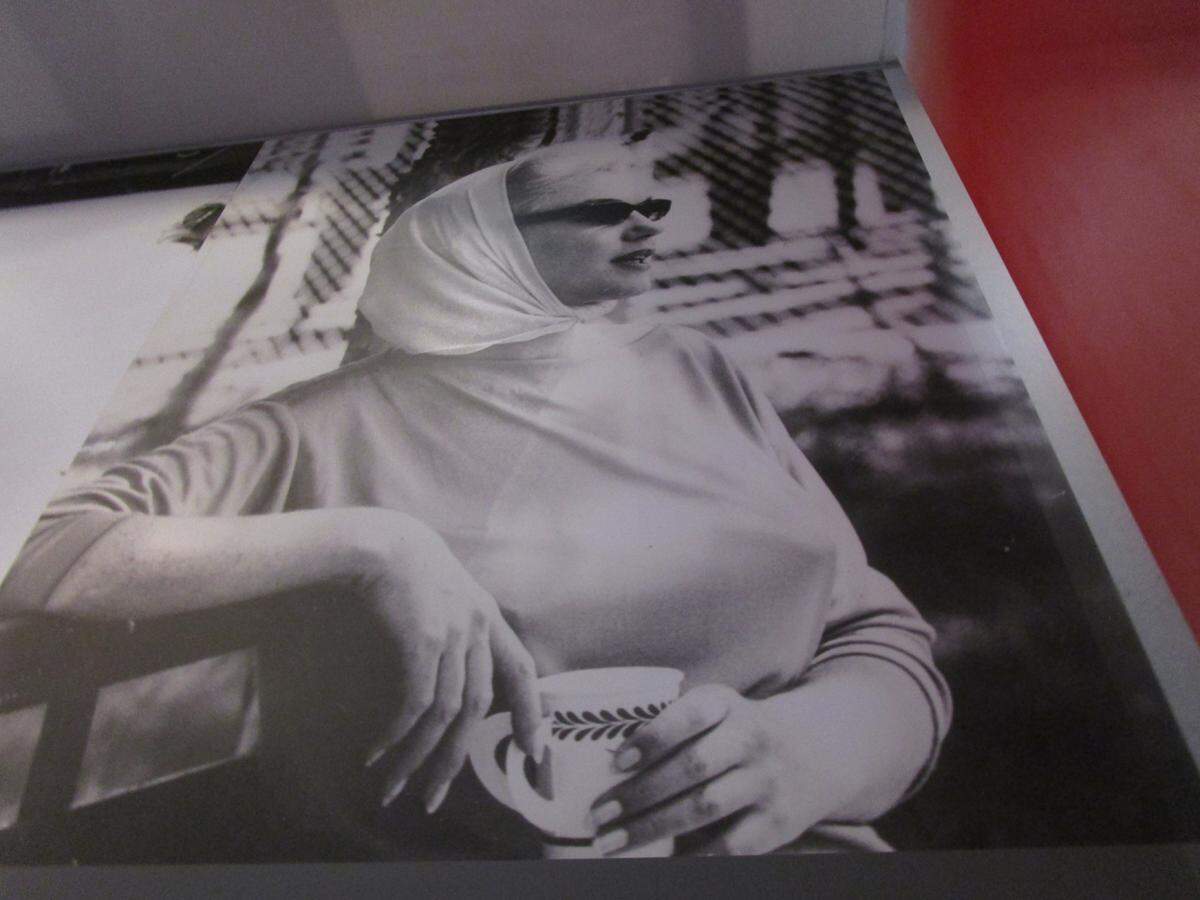 Diese Frau trifft man heuer im gleichen Museum an – Devotionalien von Marilyn Monroe aus einer privaten Sammlung. In einem der Hinterräume verbirgt sich allerdings die viel interessantere Ausstellung: „Vom Fräulein zur Frau. Emanzipation in Liechtenstein“.
