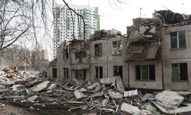 In Moskau sollen die alten Chruschtschowki (im Vordergrund) neuen Wohntürmen Platz machen.