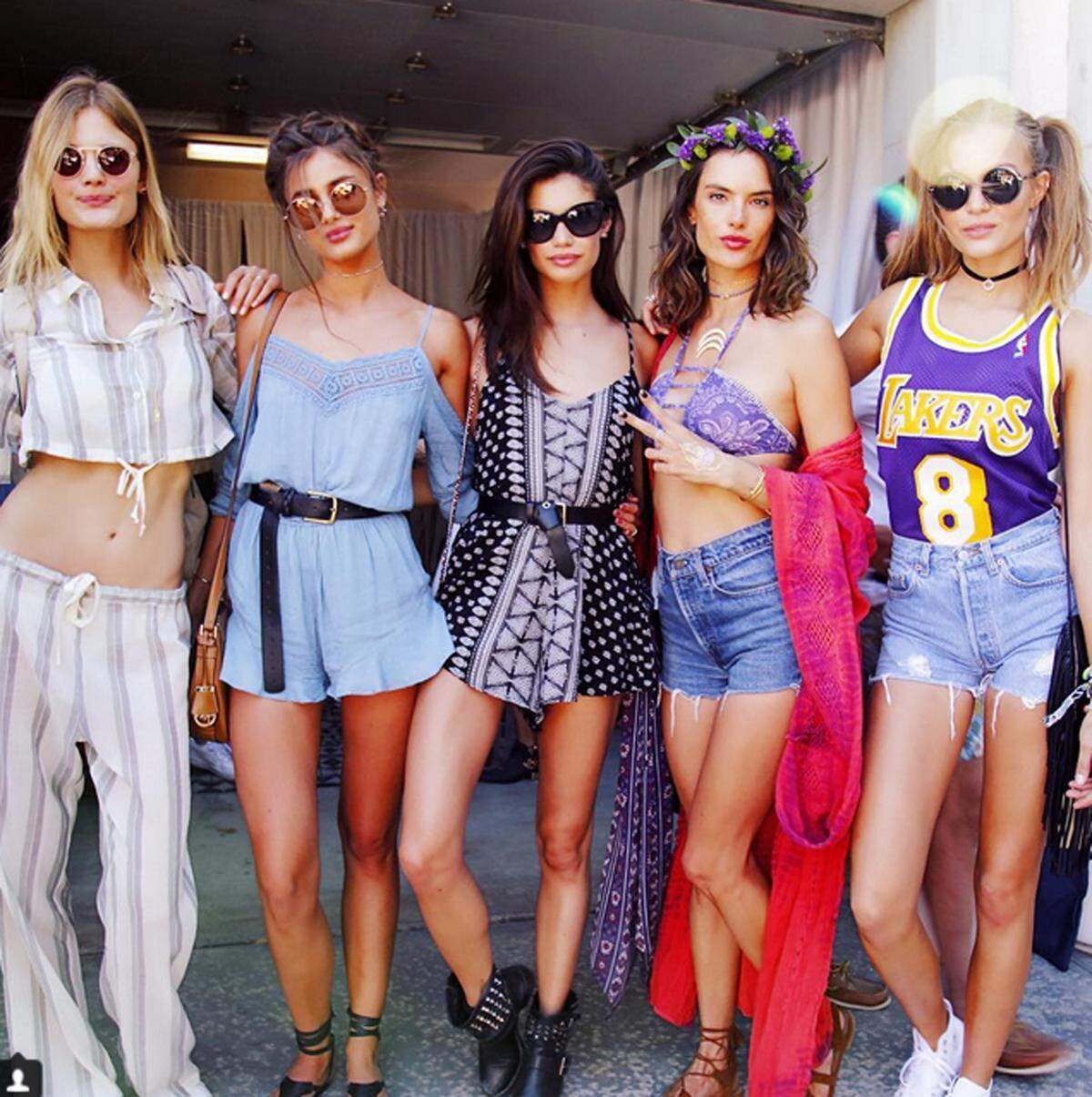 Der Freizeit-Laufsteg in Indio, Kalifornien. Zur Revolve-Sause des Coachella Festivals heuer kamen neben Alessandra Ambrosio auch viele ihrer Victoria's Secret Kolleginnen.