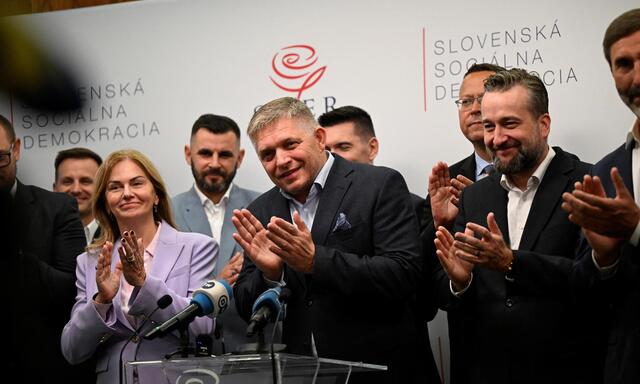 Große Freude in der Smer-Zentrale: Damit Ex-Premier Robert Fico in die Regierungskanzlei zurückkehren kann, muss er noch eine Koalition schmieden. 