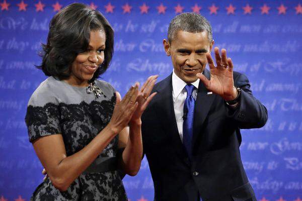 "Ich bin so stolz darauf, wie Barack uns in den vergangenen vier Jahren auf der Weltbühne präsentiert hat. Und heute Abend hat er auch auf der Debattenbühne geglänzt." Michelle Obama, Ehefrau des Präsidenten